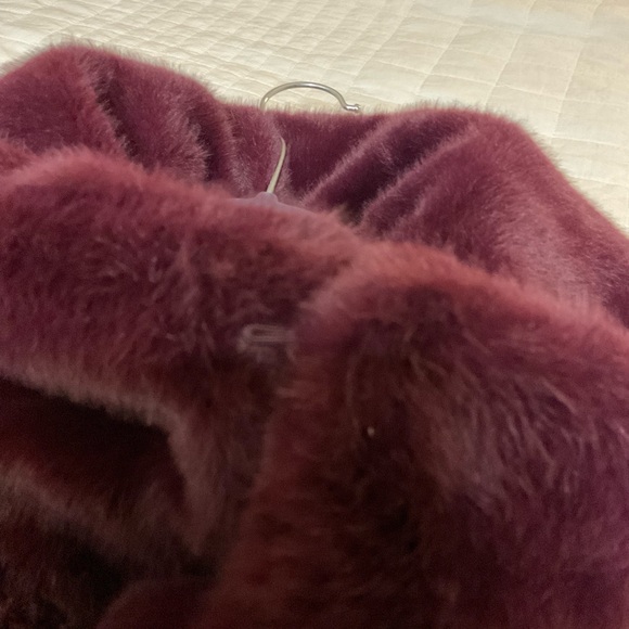 White House Black Market Comfy Plush Burgundy Faux Fur Vest - Picture 9 of 12